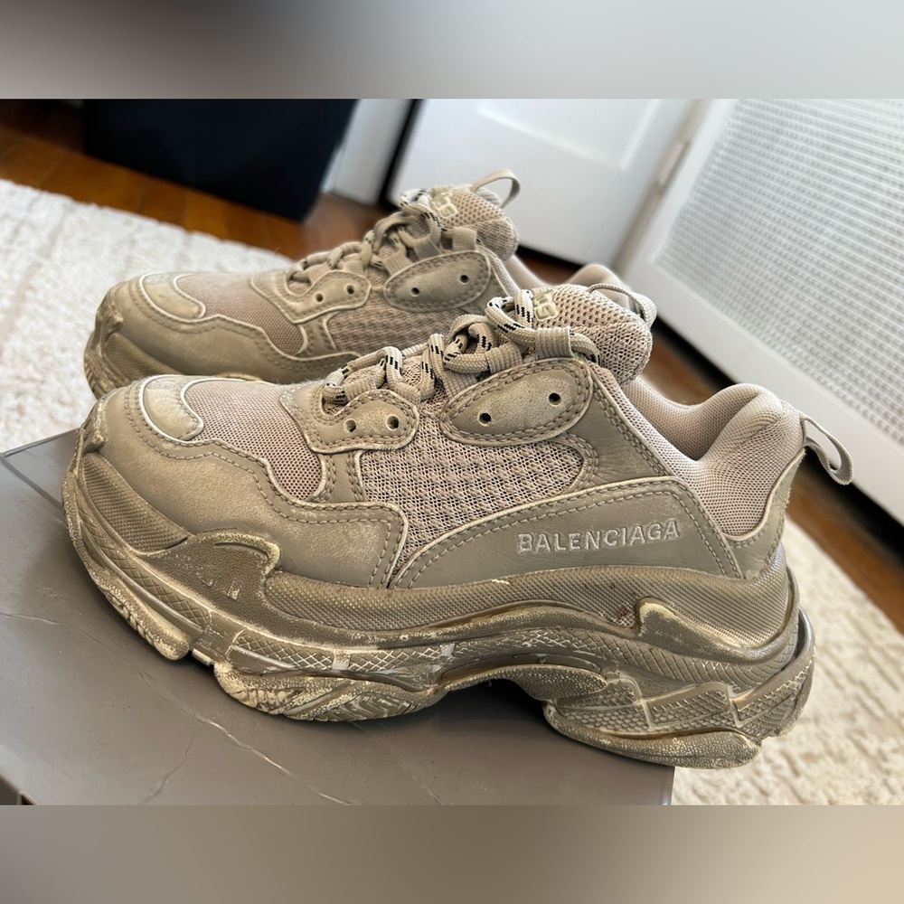 Balenciaga Triple s women sneakers - Picture 2 of 6